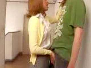 Fucking Nippon Couple's Public XXX Act in Tokyo's Corridor